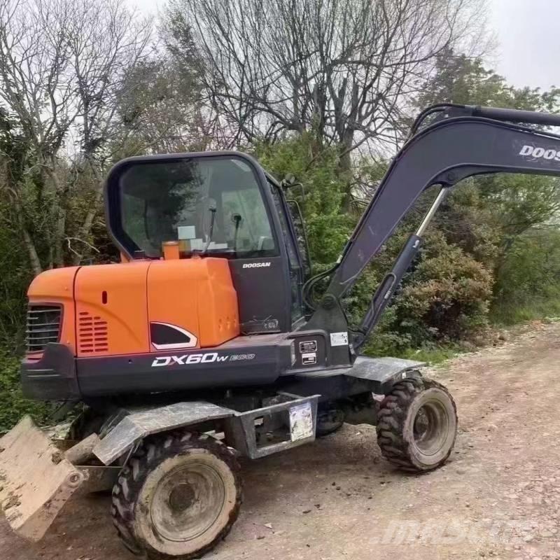 Kubota DX60w Bagri na kolesih