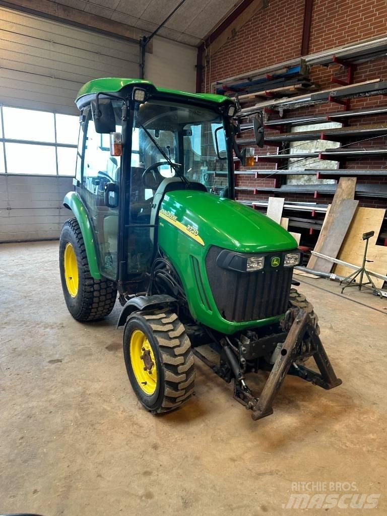 John Deere 3720 Traktorji