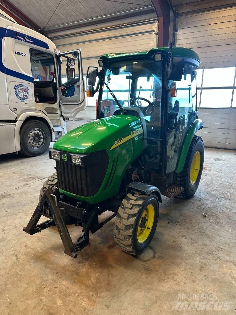 John Deere 3720 Traktorji