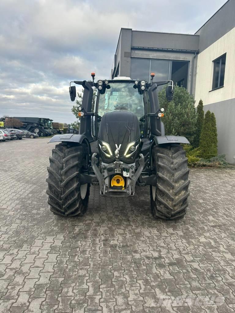 Valtra T 235 Traktorji
