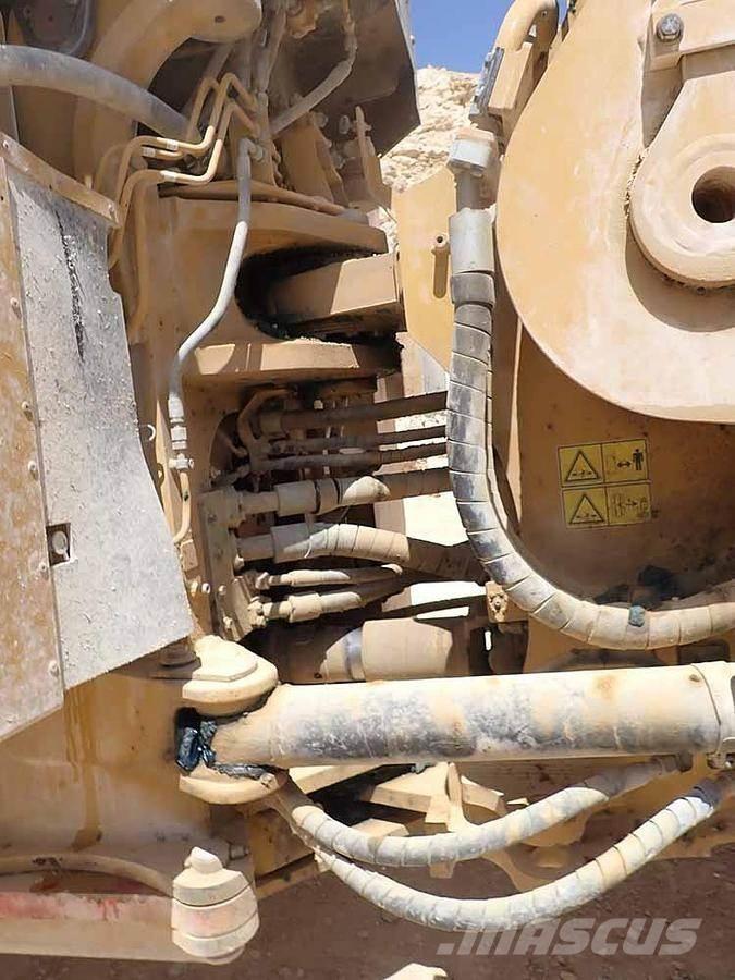 CAT 988K Kolesni nakladalci