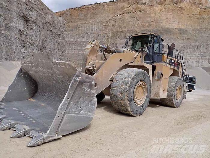 CAT 988K Kolesni nakladalci