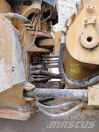 CAT 988K Kolesni nakladalci