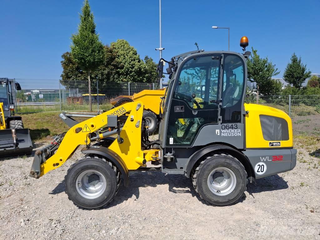 Wacker Neuson WL32 Kolesni nakladalci