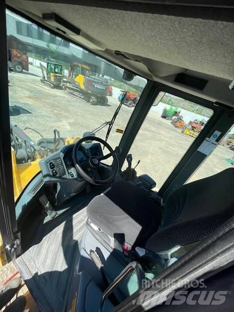 Volvo L 30 G Kolesni nakladalci