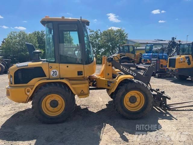 Volvo L 30 G Kolesni nakladalci