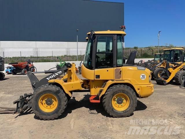 Volvo L 30 G Kolesni nakladalci