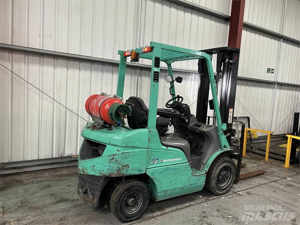 Mitsubishi FG25NT Plinski viličarji