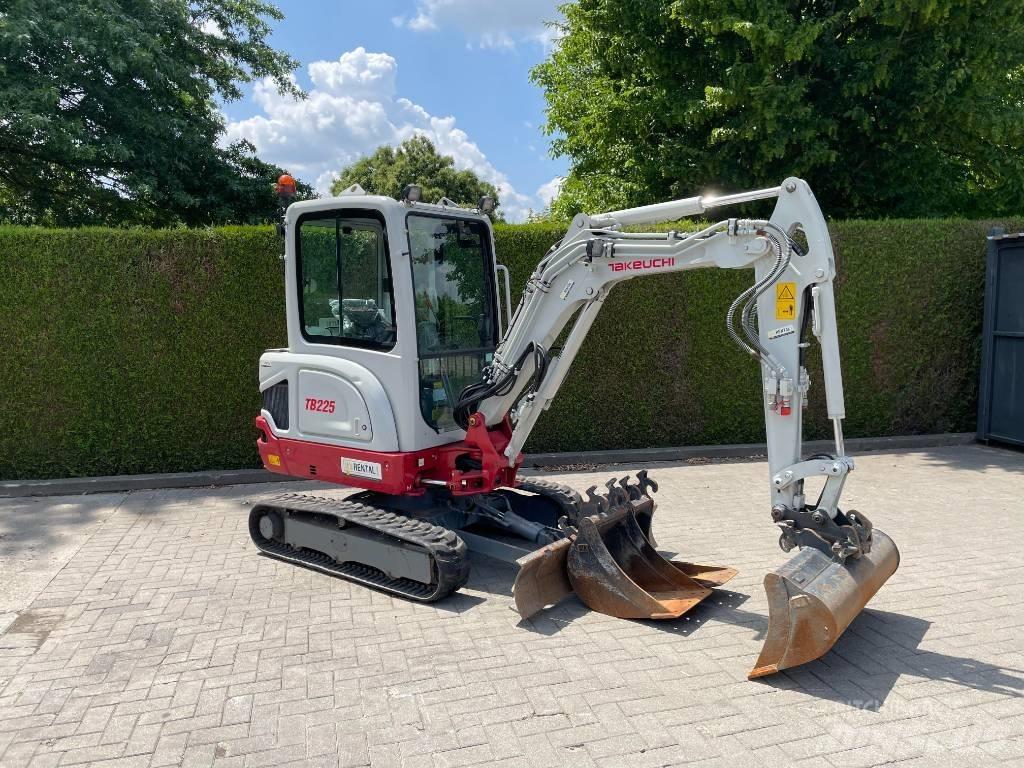 Takeuchi TB 225 Mini bagri <7t