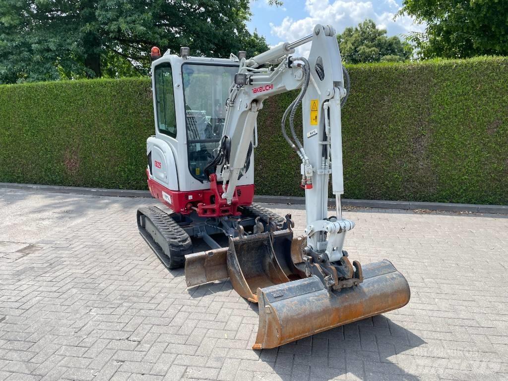 Takeuchi TB 225 Mini bagri <7t