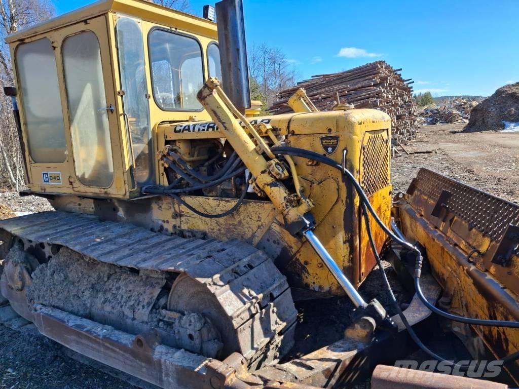 CAT D 4 D Buldožerji goseničarji