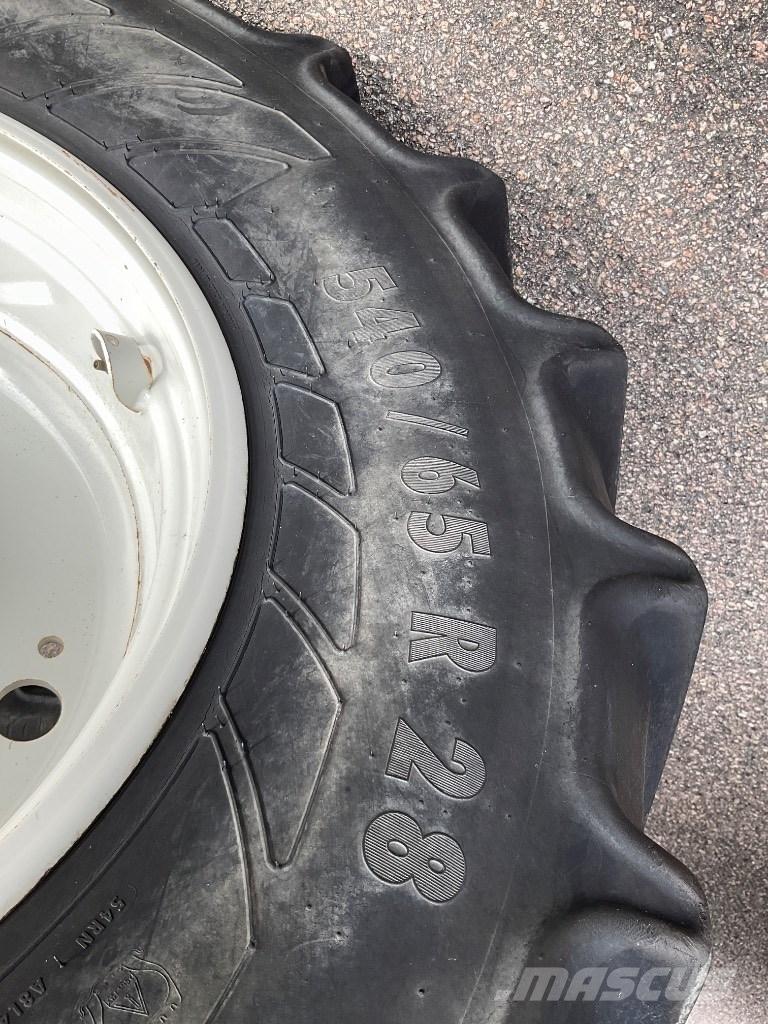 Valtra N174 Versu Traktorji