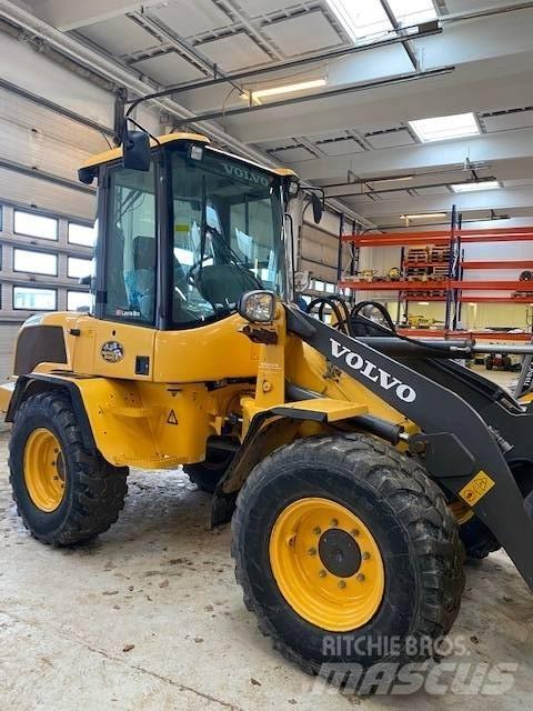 Volvo L 30 G Kolesni nakladalci