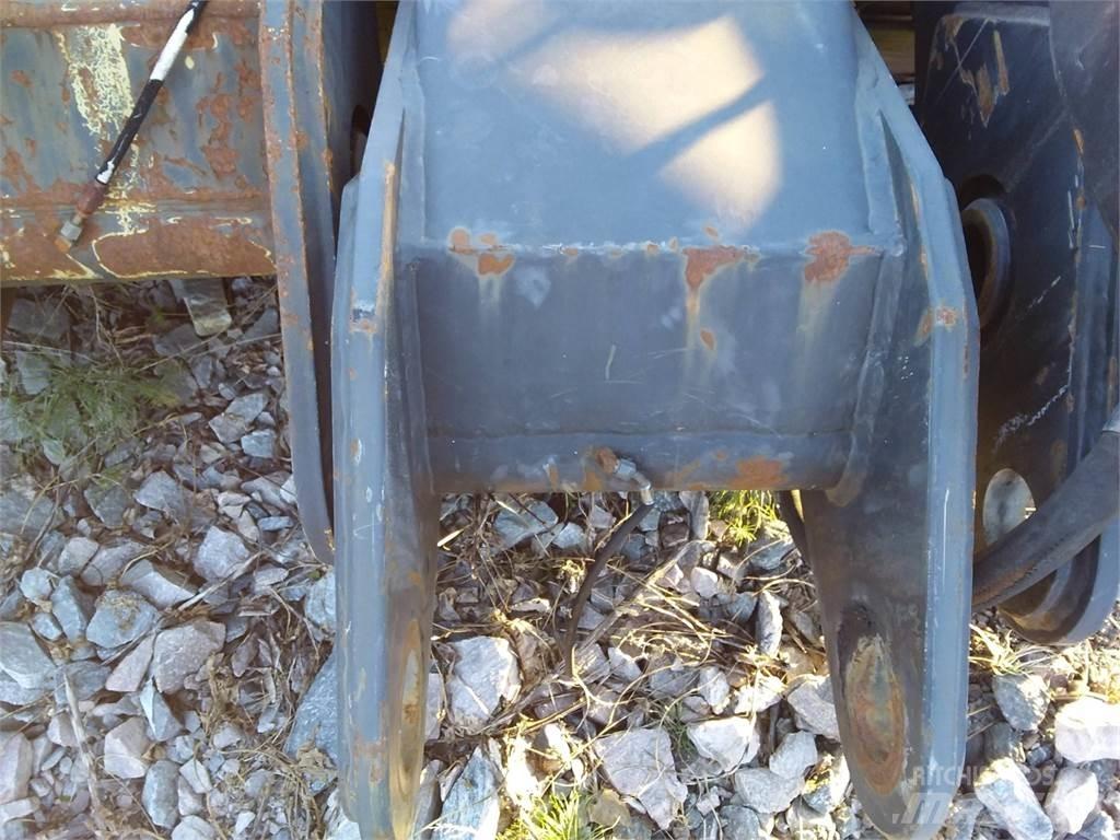 John Deere 210 Dvigala za gozdne kombajne