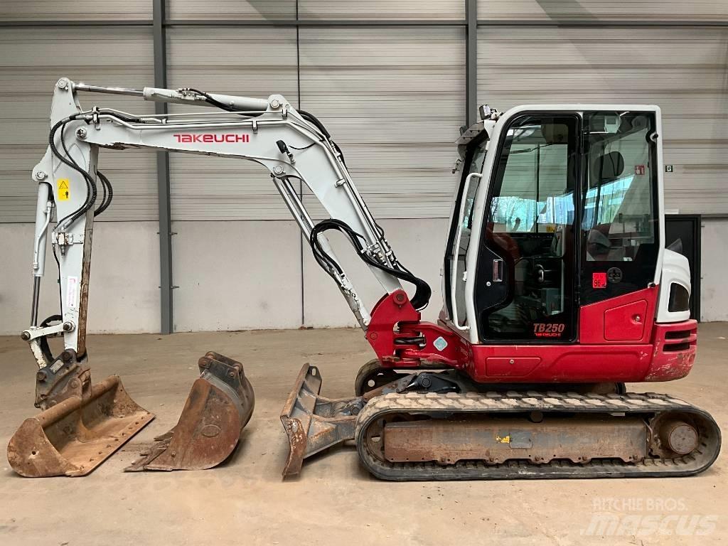 Takeuchi TB 250-2 Mini bagri <7t