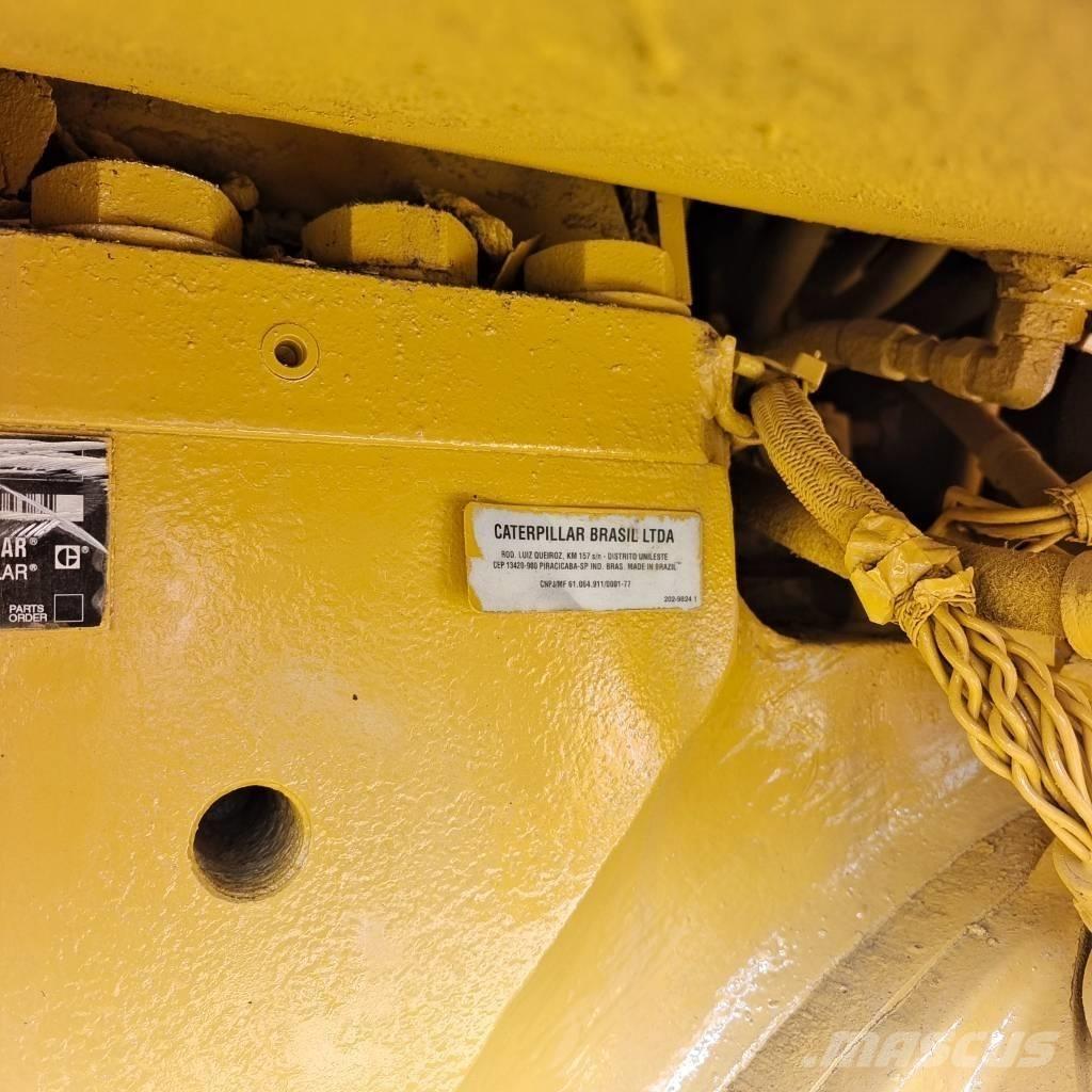 CAT D 8 T Buldožerji goseničarji