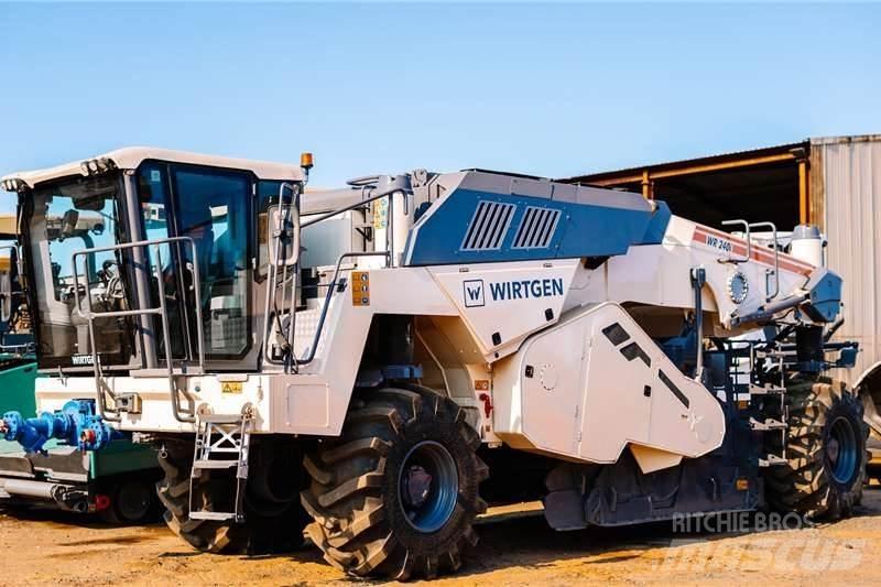 Wirtgen WR240 Drugi tovornjaki