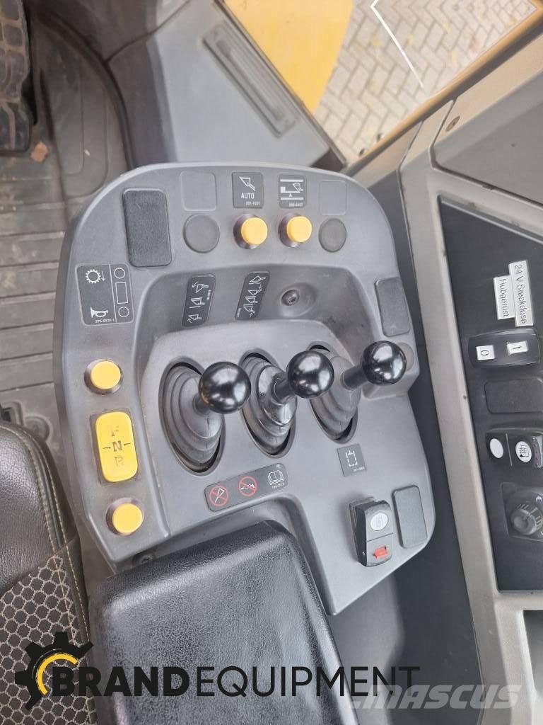 CAT 950M Kolesni nakladalci