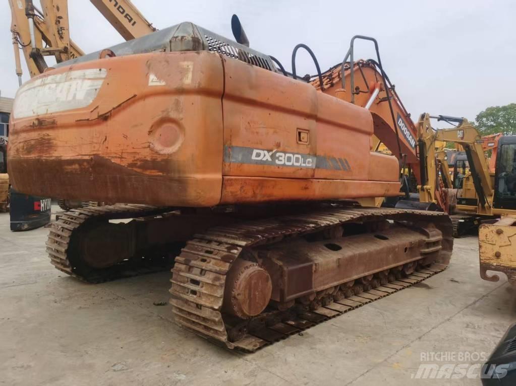 Doosan DX 300 LC Bagri goseničarji