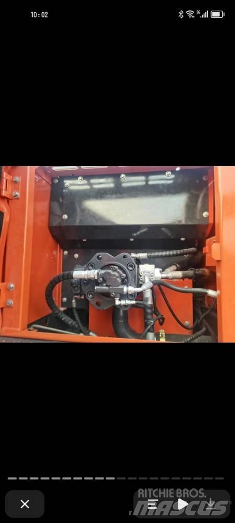 Doosan DX 220 Bagri goseničarji