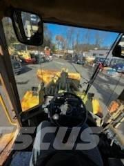 CAT Loader Kolesni nakladalci