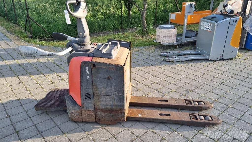 Toyota BT LPE200 Električni nizko dvižni viličar s stojiščem