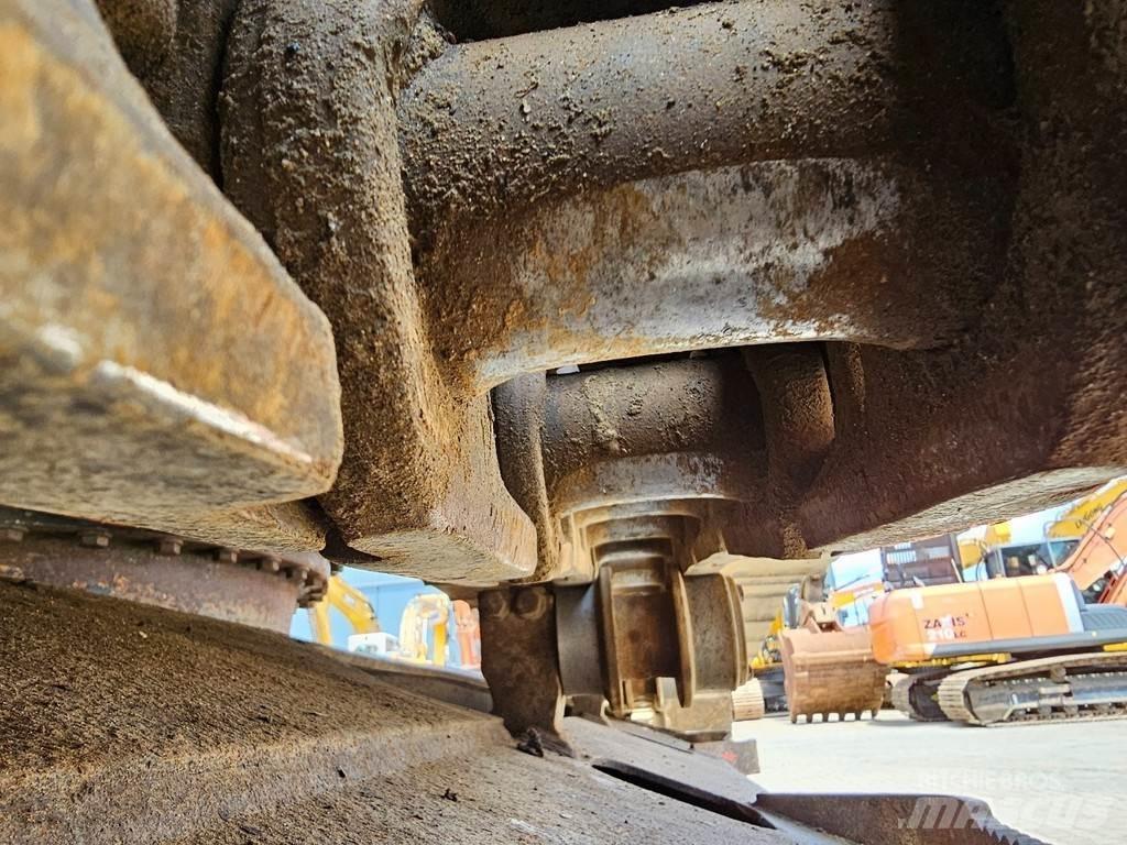 Komatsu PC210LC-8 Bagri goseničarji