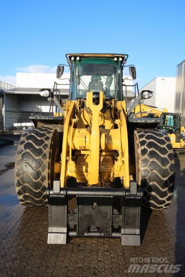CAT 966M Kolesni nakladalci