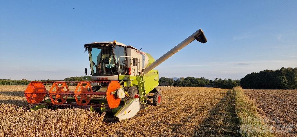 CLAAS Avero 240 Kombajni