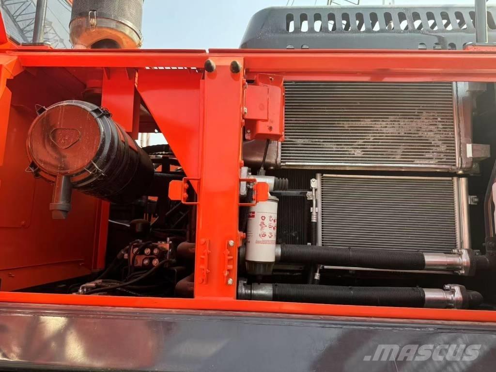 Doosan DX 300 LCA Bagri goseničarji