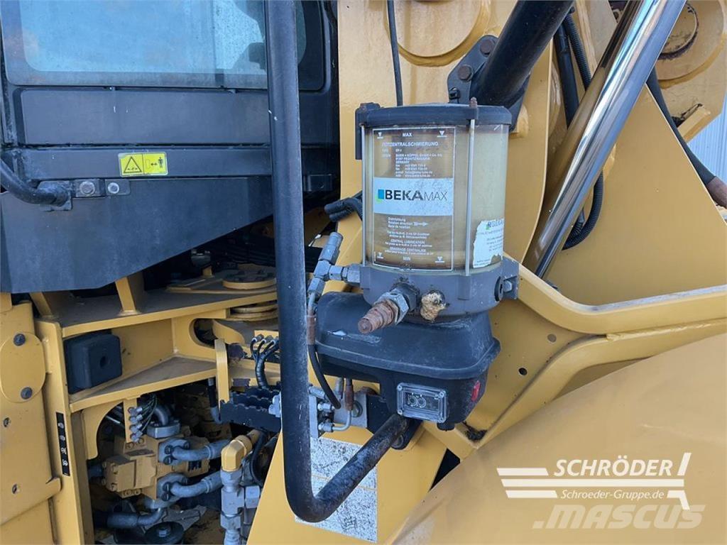  938 M Kolesni nakladalci