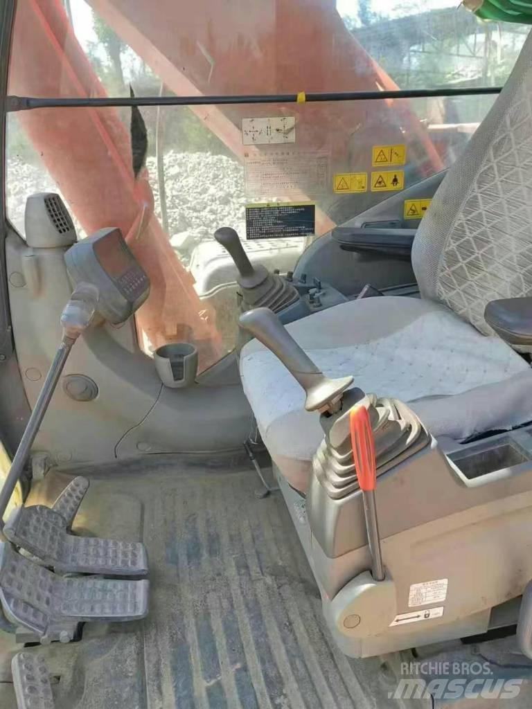 Hitachi ZAXIS270 Bagri goseničarji