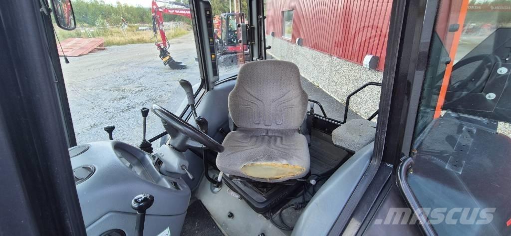 Valtra A 75 Traktorji