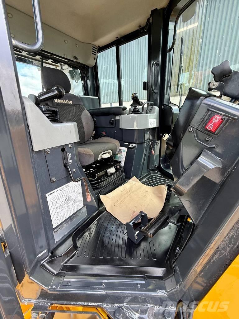 Komatsu D 61 PXi-24 Buldožerji goseničarji