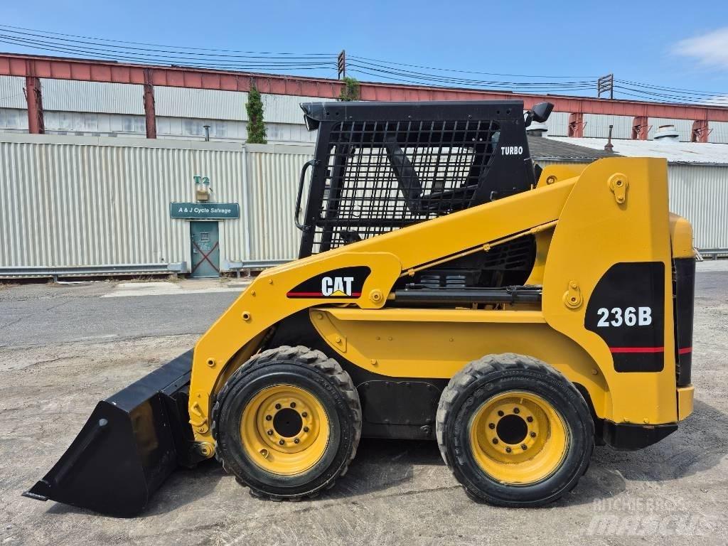 CAT 236 B Skid steer mini nakladalci