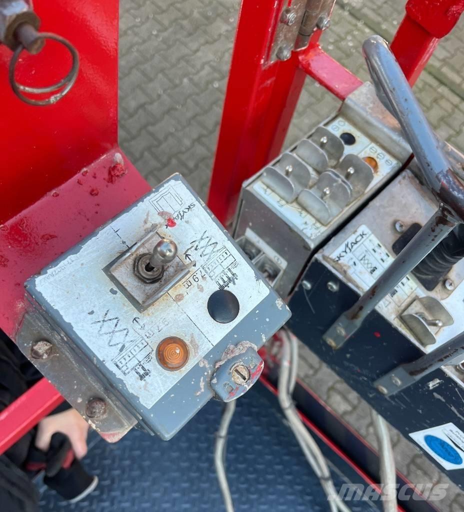 SkyJack SJ 6832 RT Škarjaste dvižne ploščadi