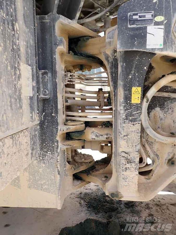 Komatsu WA600-8EO Kolesni nakladalci