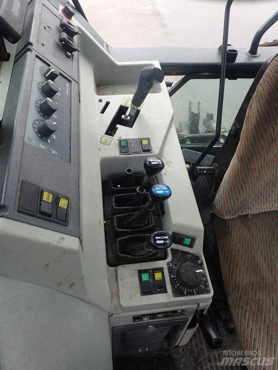 Valtra 8150 Traktorji
