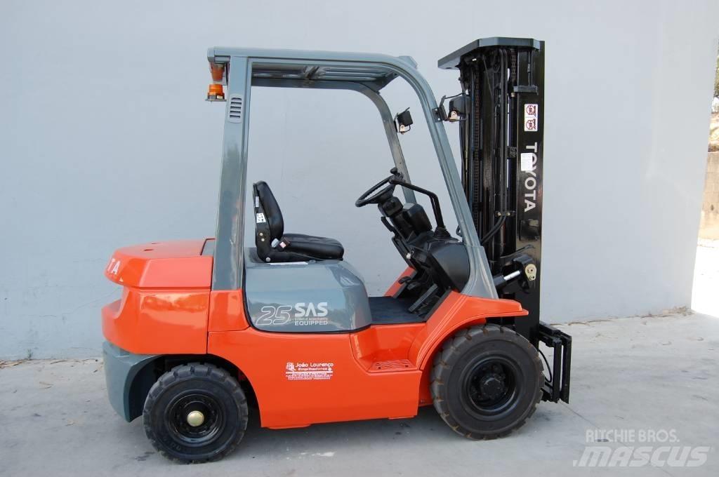 Toyota 7 FD 25 Dizelski viličarji