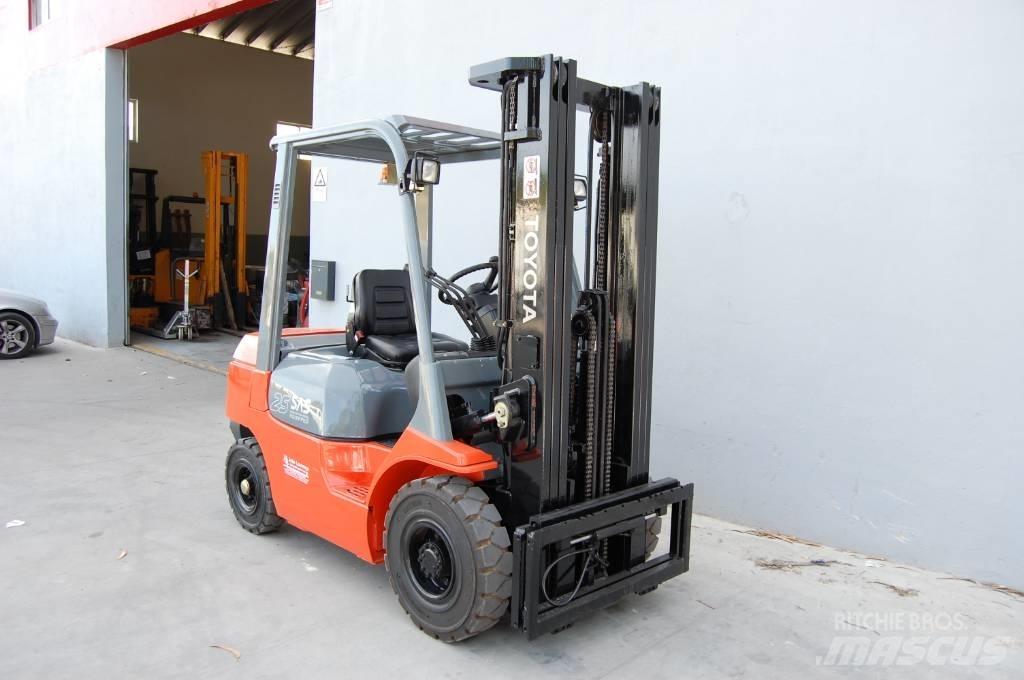 Toyota 7 FD 25 Dizelski viličarji