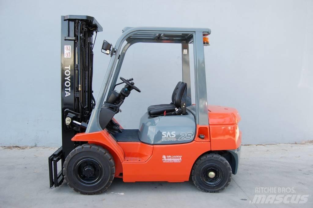 Toyota 7 FD 25 Dizelski viličarji