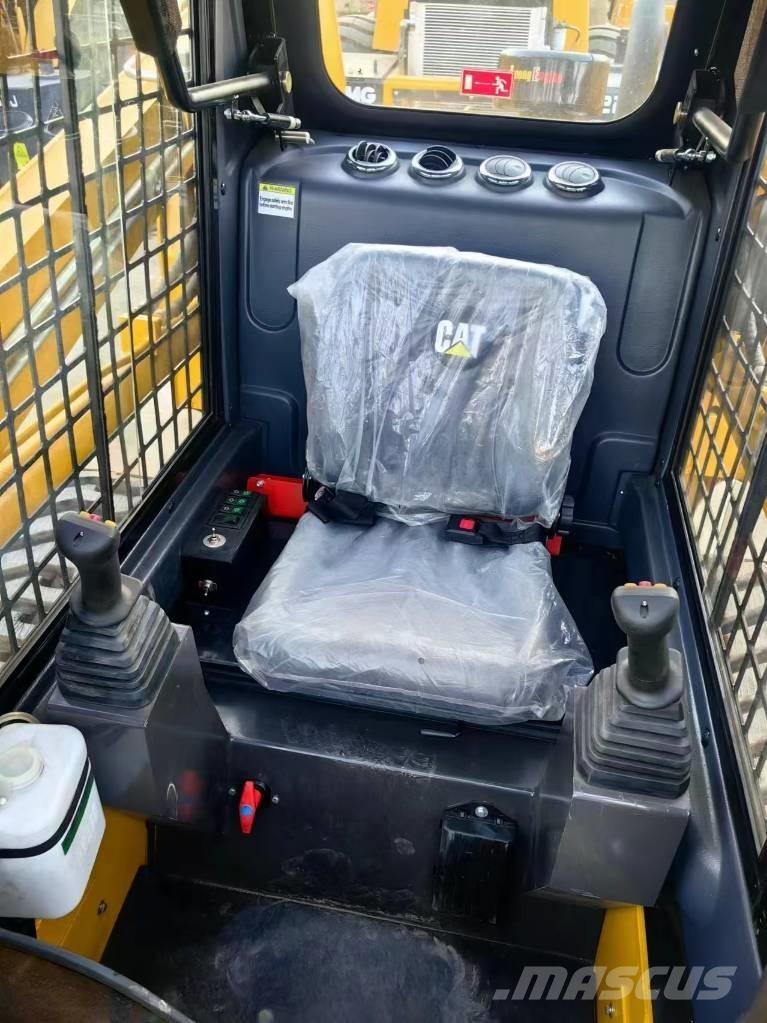 CAT 277 D Skid steer mini nakladalci