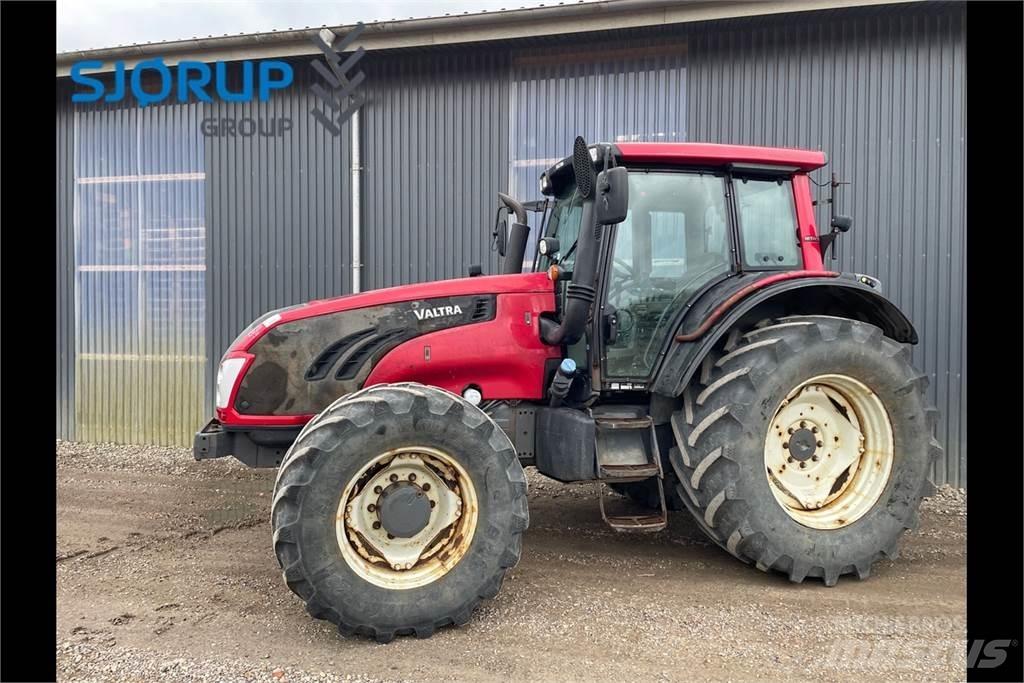 Valtra T153 Traktorji