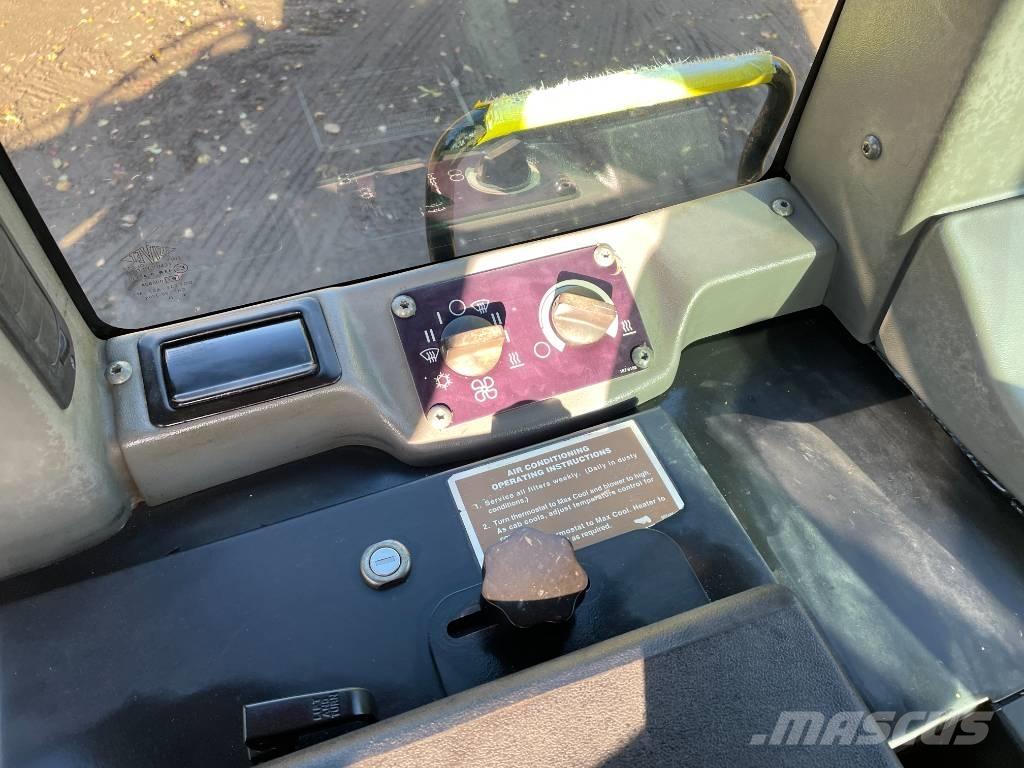 CAT 953 C Nakladalci goseničarji