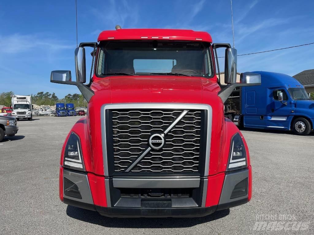 Volvo VNL64T300 Vlačilci