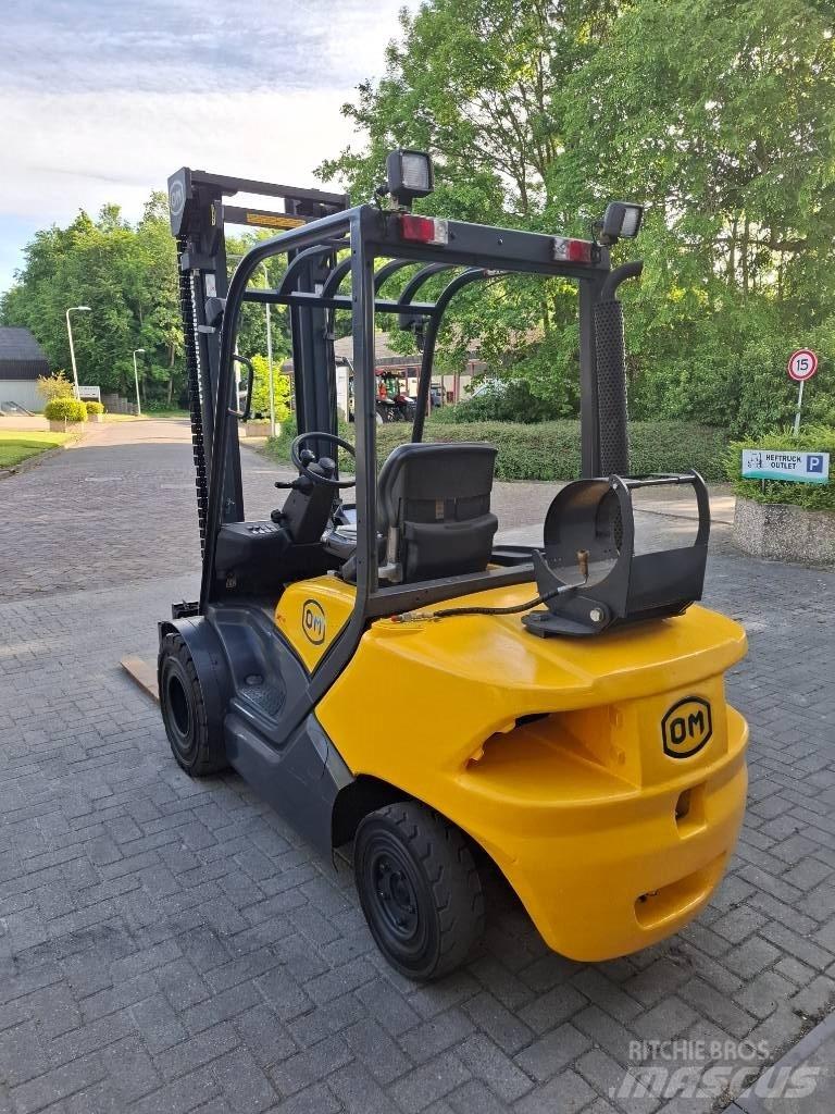OM XG30 Heftruck Plinski viličarji