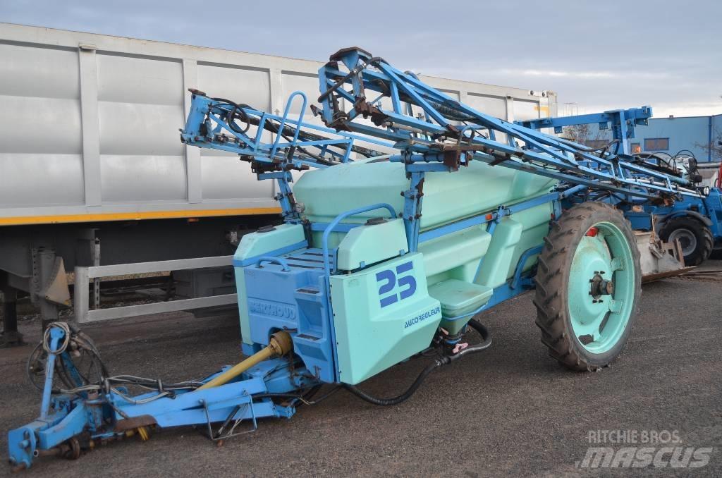 Berthoud Racer 25 Vlečne škropilnice