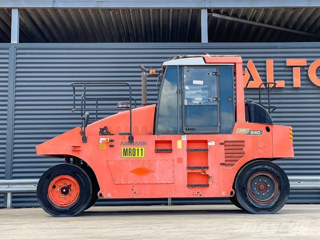 Ammann AP 240 Kolesni valjarji s pnevmatikami