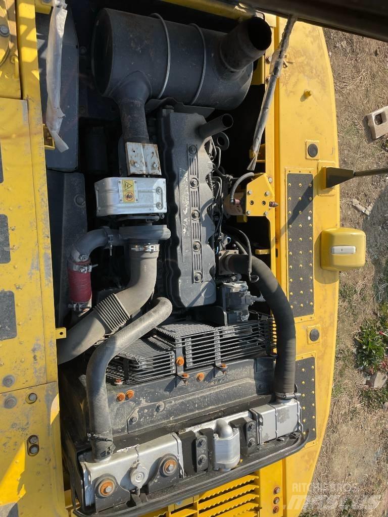 Komatsu 210 Bagri goseničarji