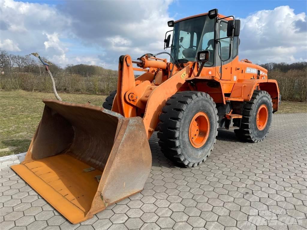 Doosan DL250 Kolesni nakladalci